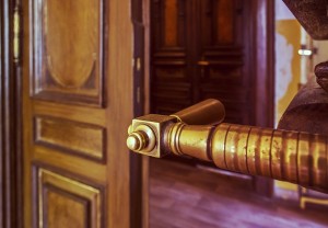 Symbolika pod farbą Łódź klatka schodowa 08