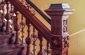 Symbolika pod farbą Łódź klatka schodowa 11
